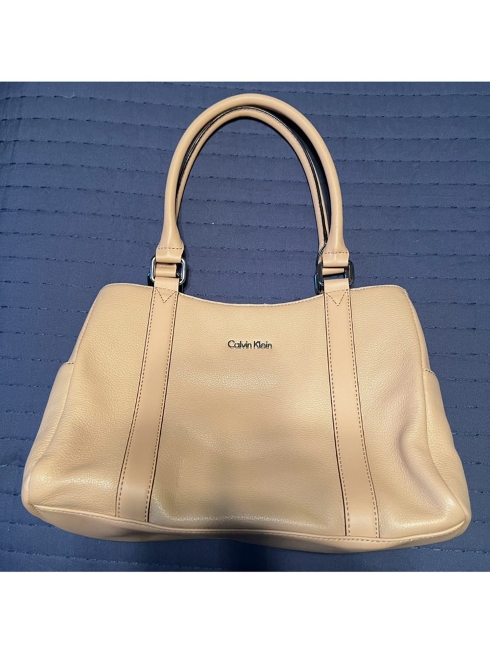 Calvin Klein medium size tan leather shoulder/hand bag.